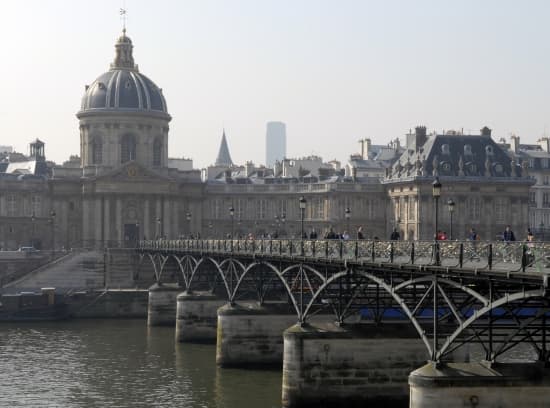L'institut de France et le pont des Arts L'institut de France et le pont des Arts