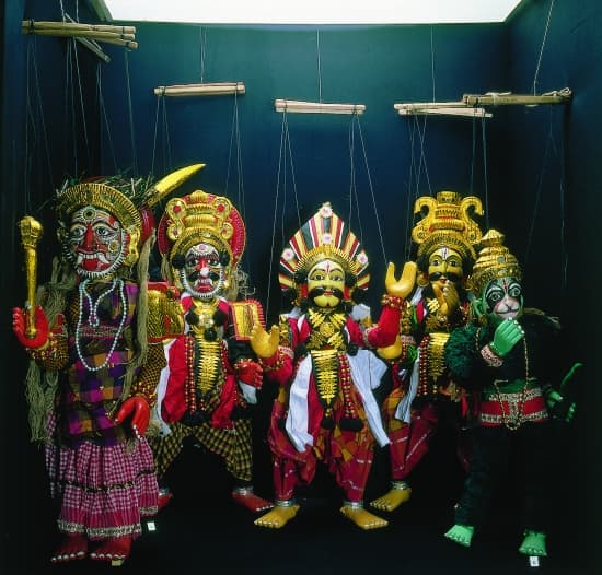 Marionnettes modernes du Karnatak, région de l'Inde, de style Yaksagana. Marionnettes modernes du Karnatak, région de l'Inde, de style Yaksagana.